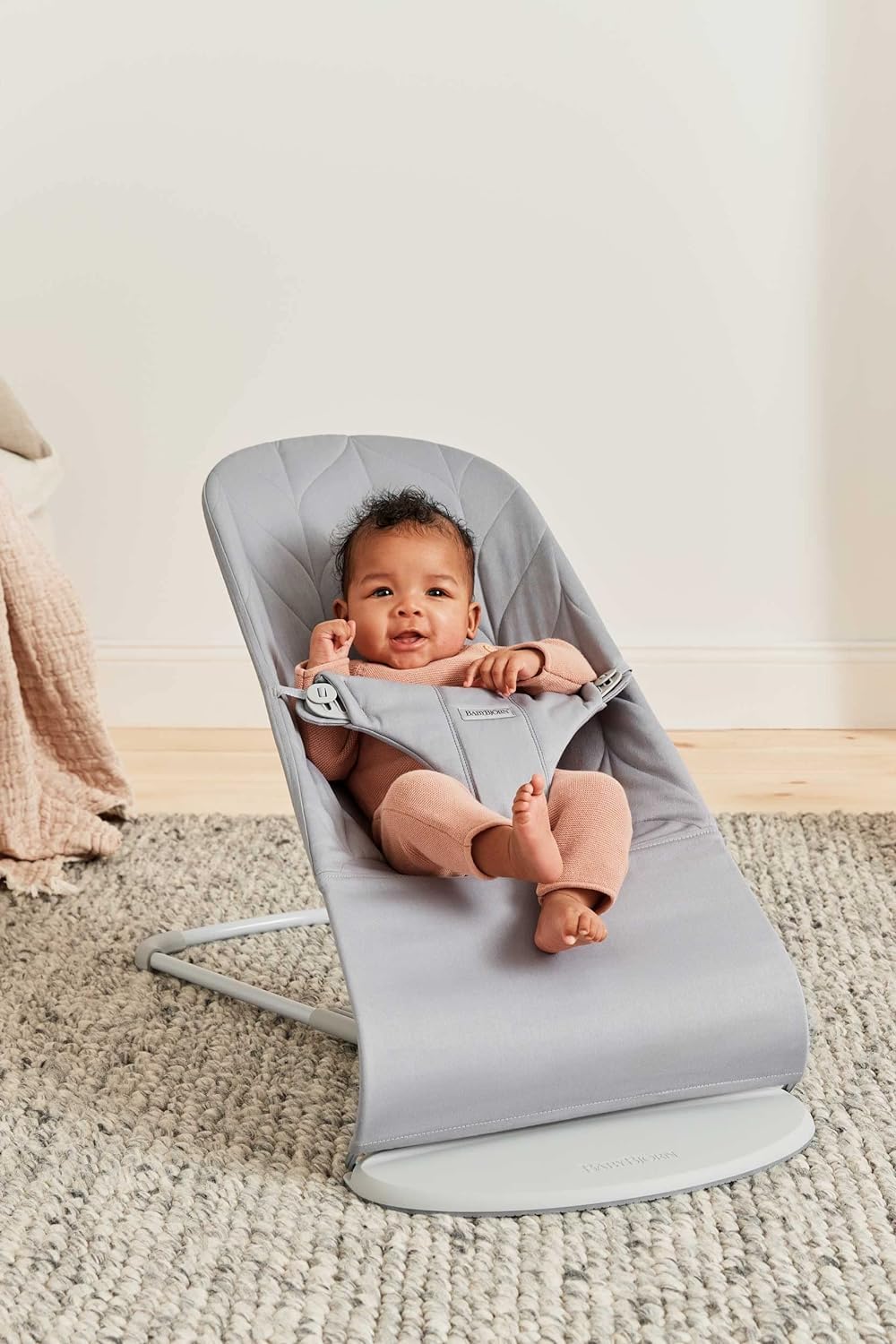 BabyBjörn Babywippe Bliss, Gewebt, Blütenblatt-Steppung, Sandgrau