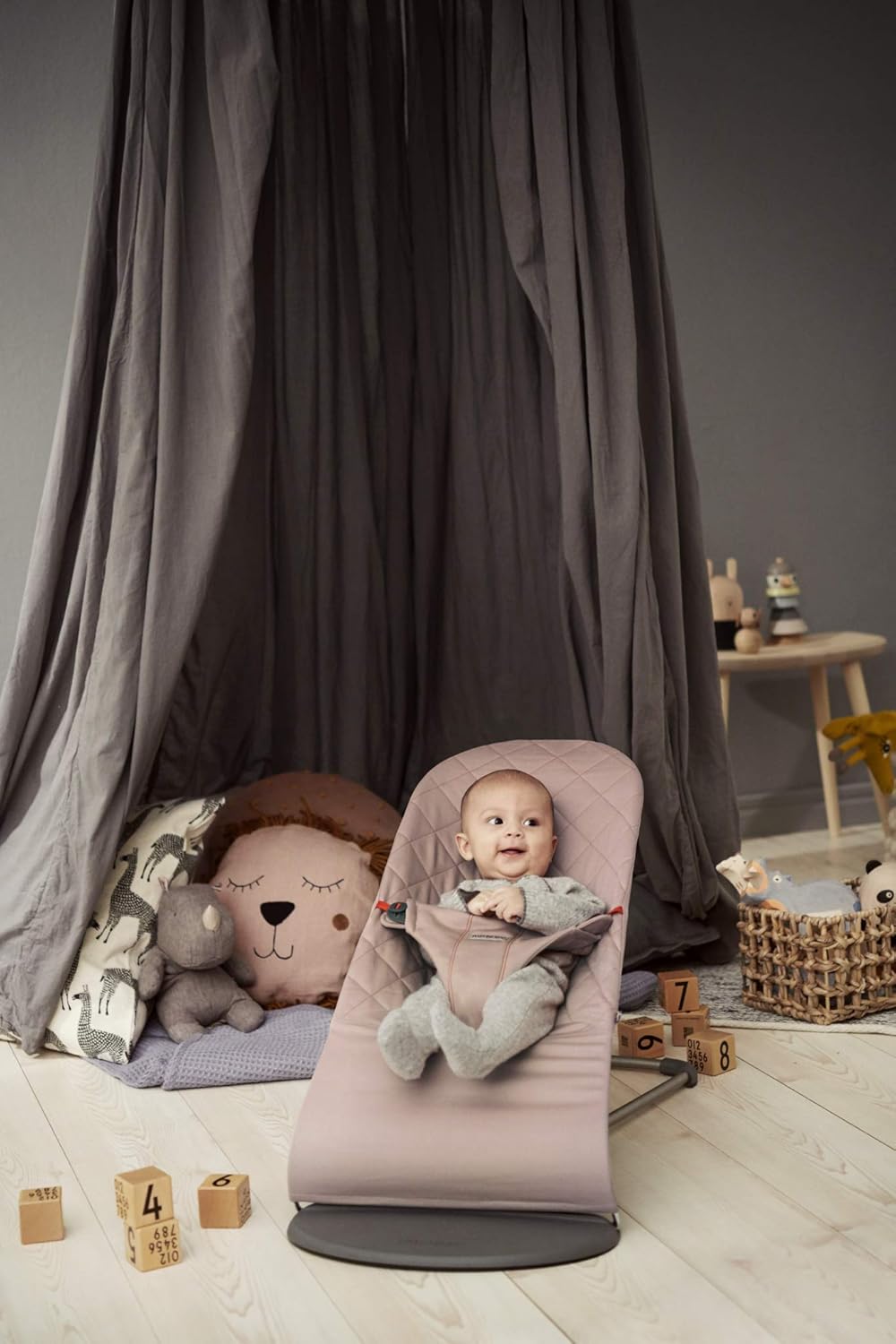 BabyBjörn Babywippe Bliss, Gewebt, Blütenblatt-Steppung, Sandgrau