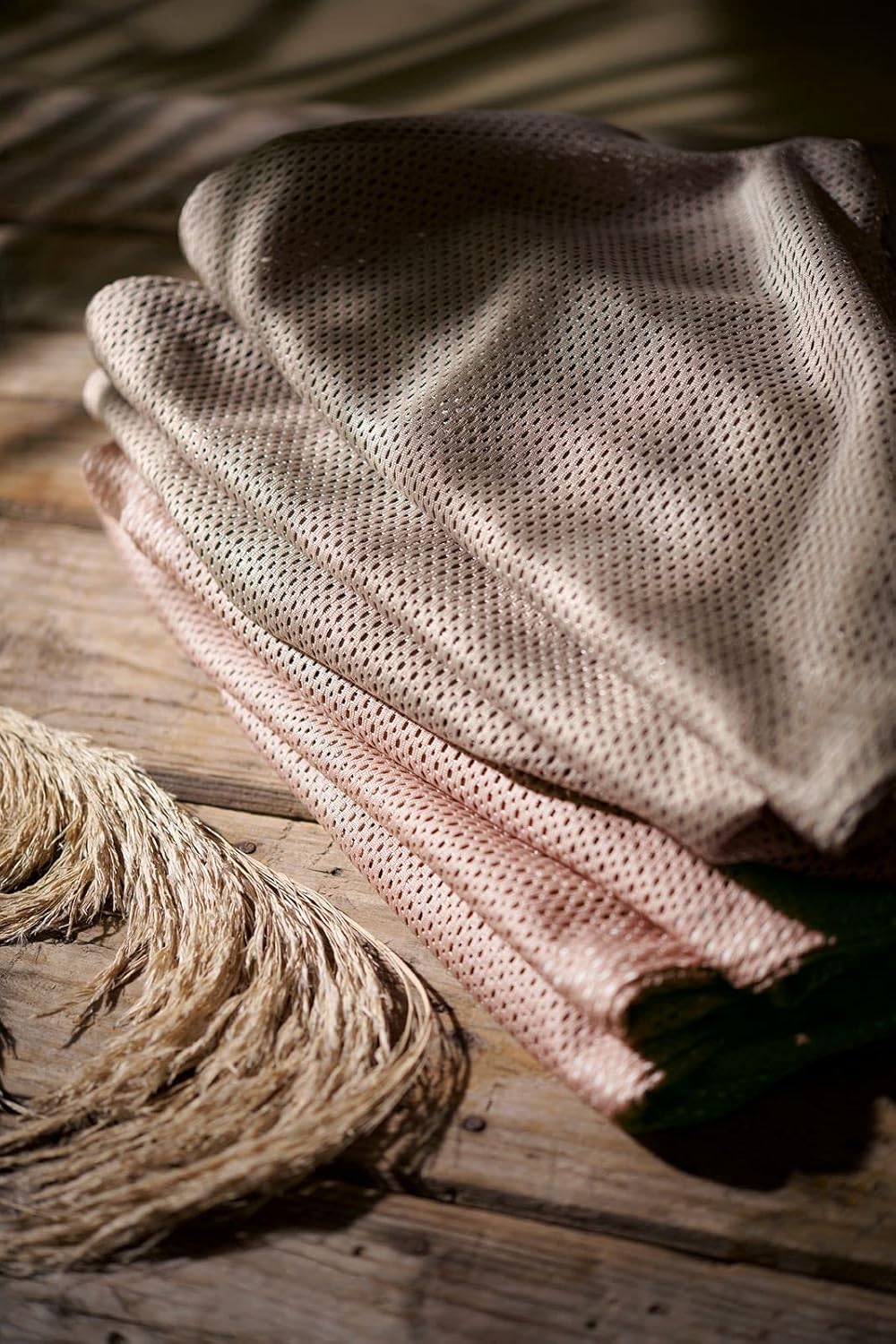 BabyBjörn Babywippe Bliss, Gewebt, Blütenblatt-Steppung, Sandgrau