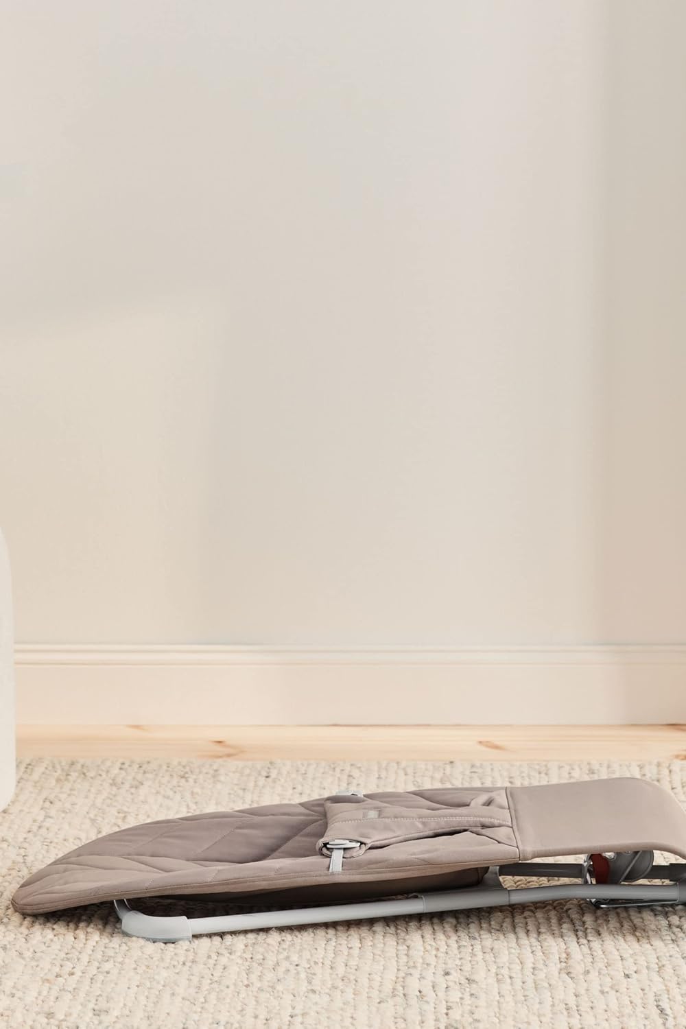 BabyBjörn Babywippe Bliss, Gewebt, Blütenblatt-Steppung, Sandgrau