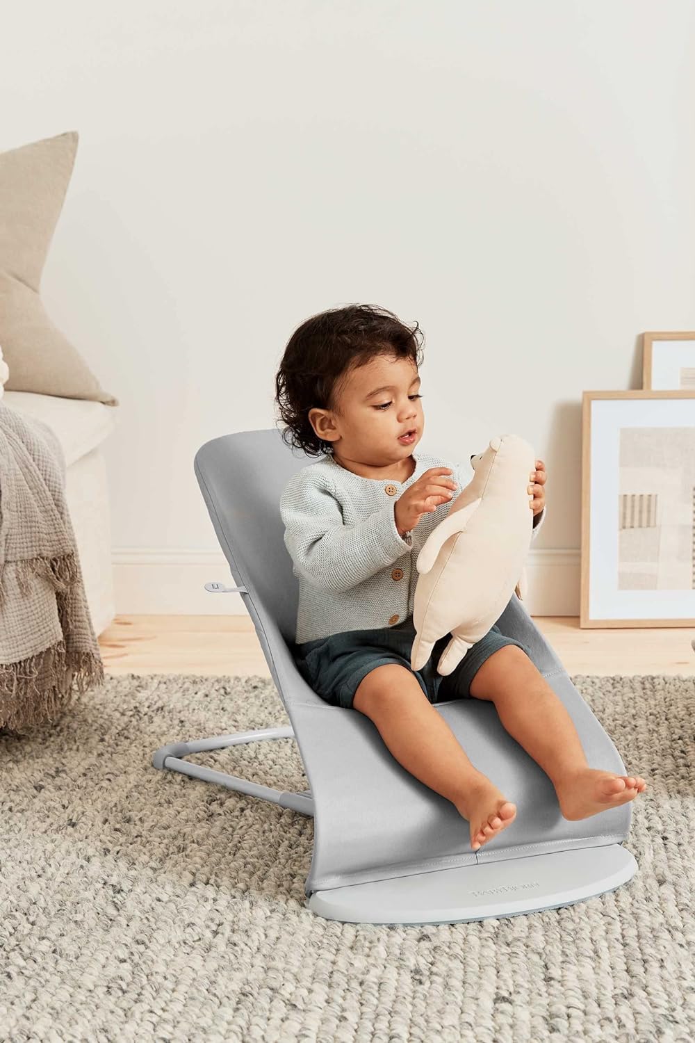 BabyBjörn Babywippe Bliss, Gewebt, Blütenblatt-Steppung, Sandgrau