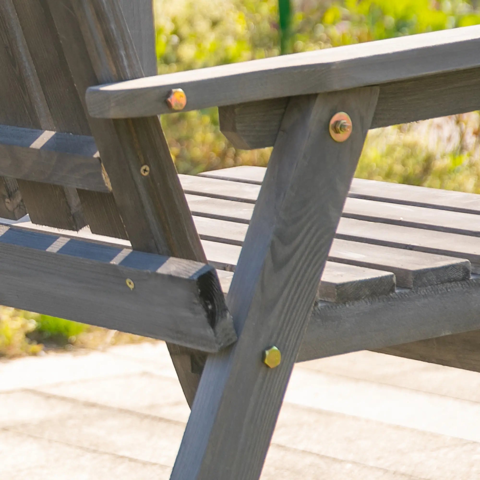 Outsunny Gartenbank mit Tisch Regenschirmloch 2-Sitzer Massivholz