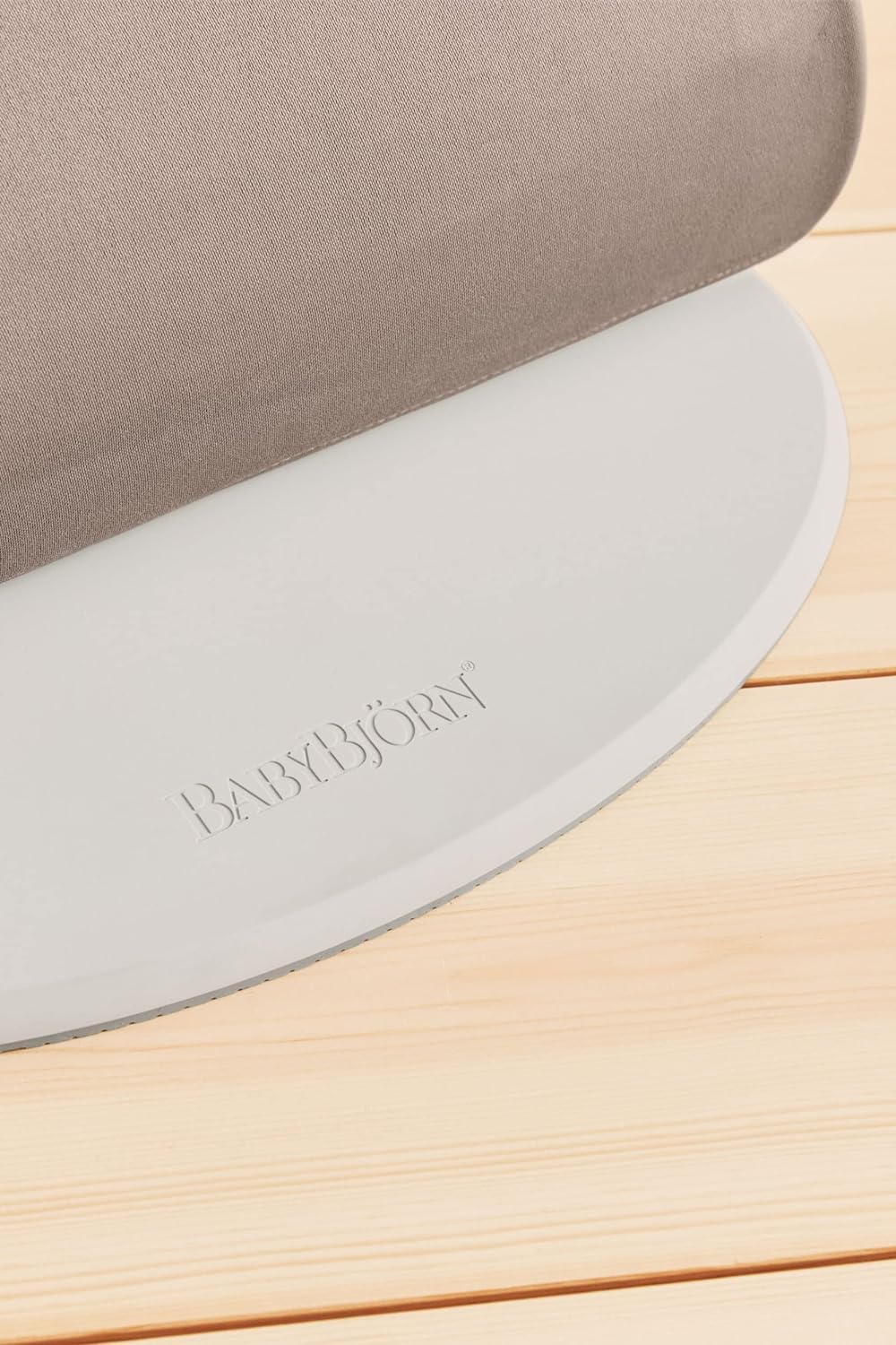 BabyBjörn Babywippe Bliss, Gewebt, Blütenblatt-Steppung, Sandgrau