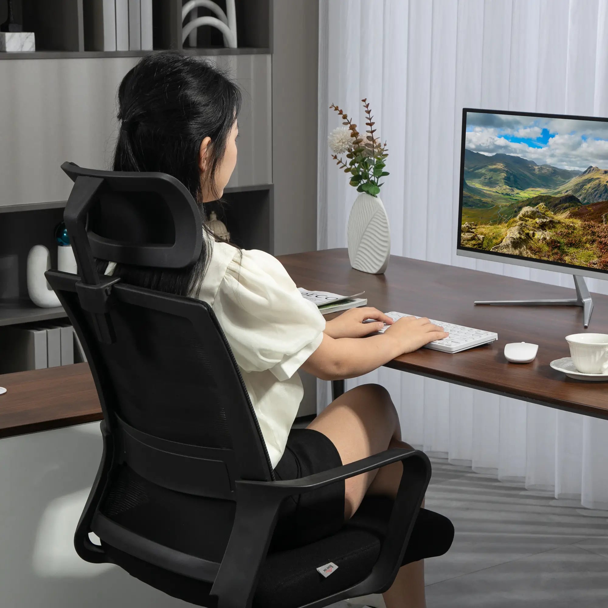 HOMCOM Ergonomischer Bürostuhl mit verstellbarer Kopfstütze, Schwarz
