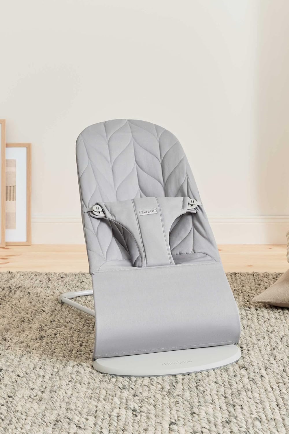 BabyBjörn Babywippe Bliss, Gewebt, Blütenblatt-Steppung, Sandgrau