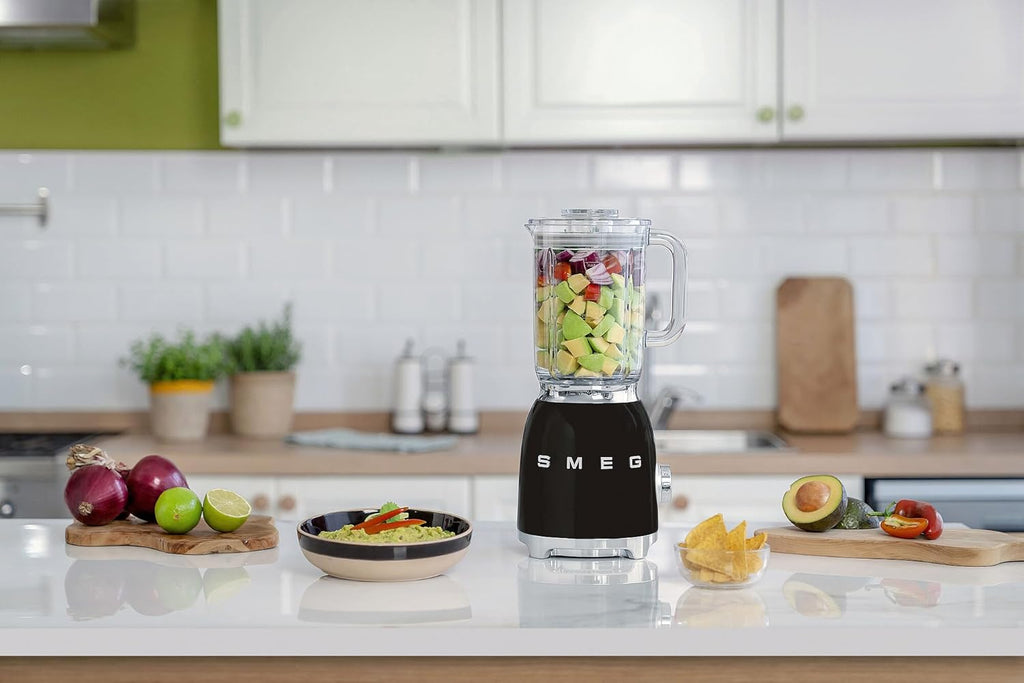 Smeg, BLF03PKEU, 1,5 l Standmixer, 4 -Geschwindigkeitsstufen, 4 Automikprogramme, Abnehmbare Doppelklinge, Deckelöffnung transparent mit Dosierkappe, rutschfest, 800W, Rose
