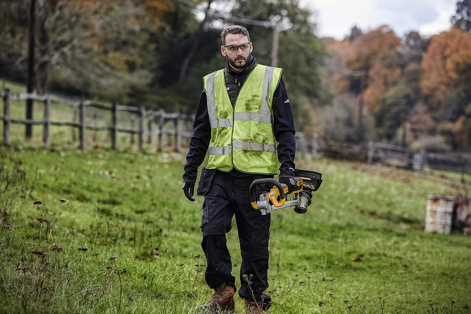 DEWALT DCMST561N-XJ Rasentrimmer (18 Volt, 36cm Schnittbreite, bürstenloser Motor, automatische Fadenverlängerung, für große Flächen, Lieferung ohne Akku und Ladegerät)