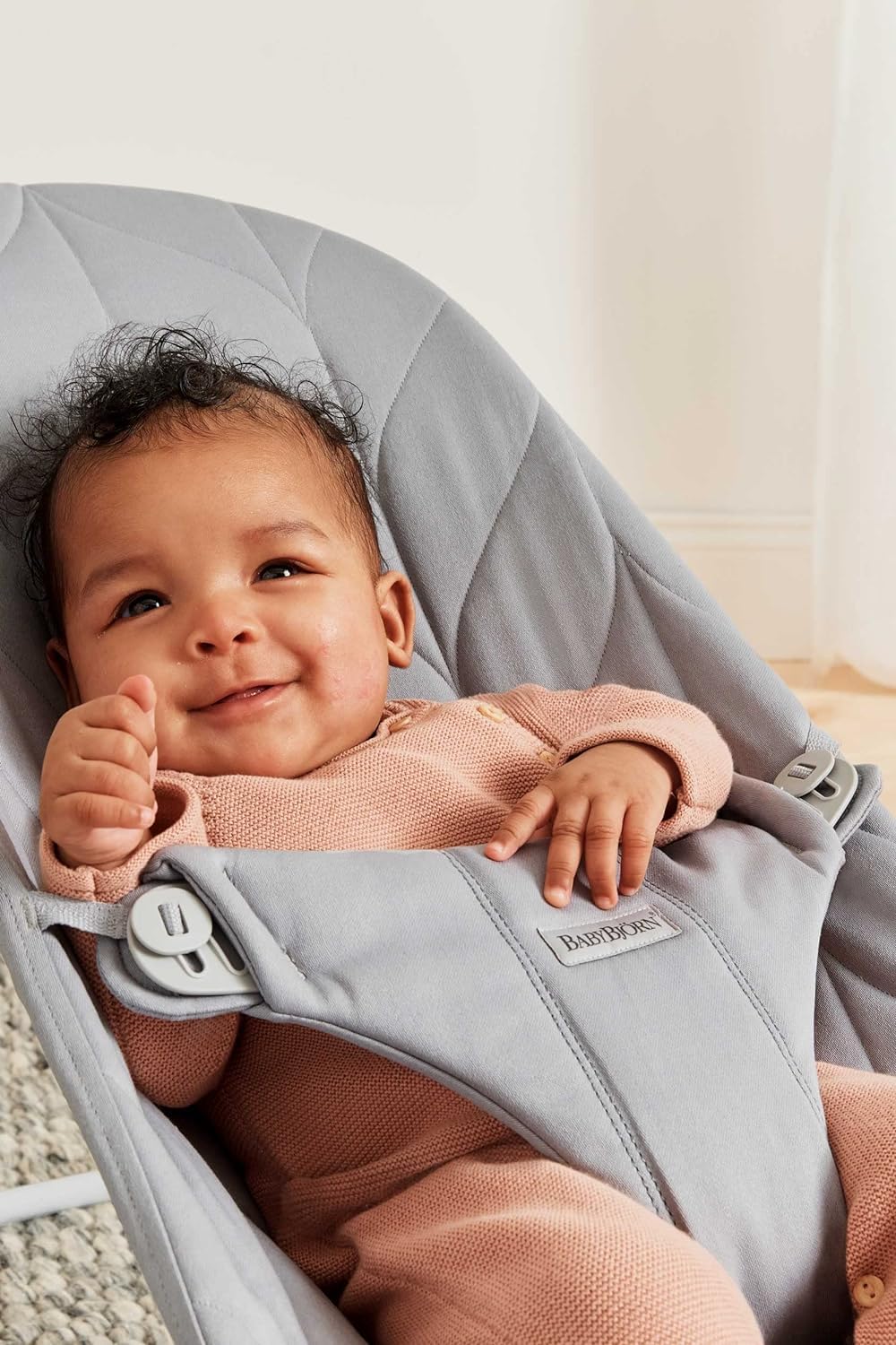 BabyBjörn Babywippe Bliss, Gewebt, Blütenblatt-Steppung, Sandgrau